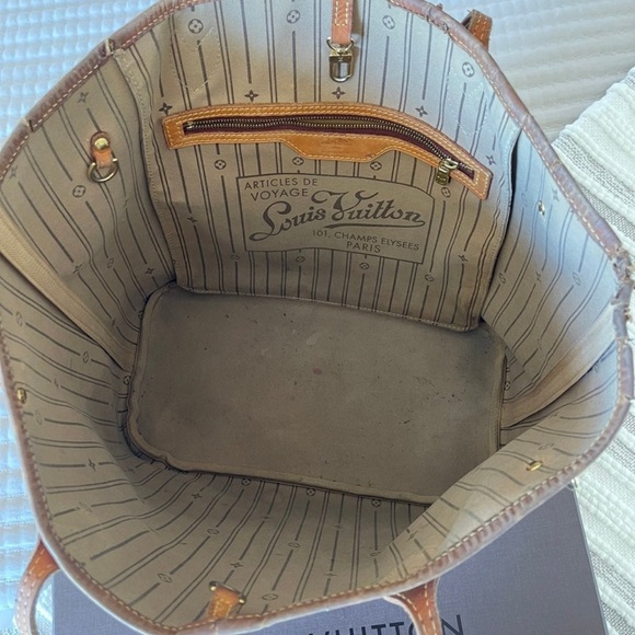 Authentic Louis Vuitton Neverfull mm - Picture 9 of 12